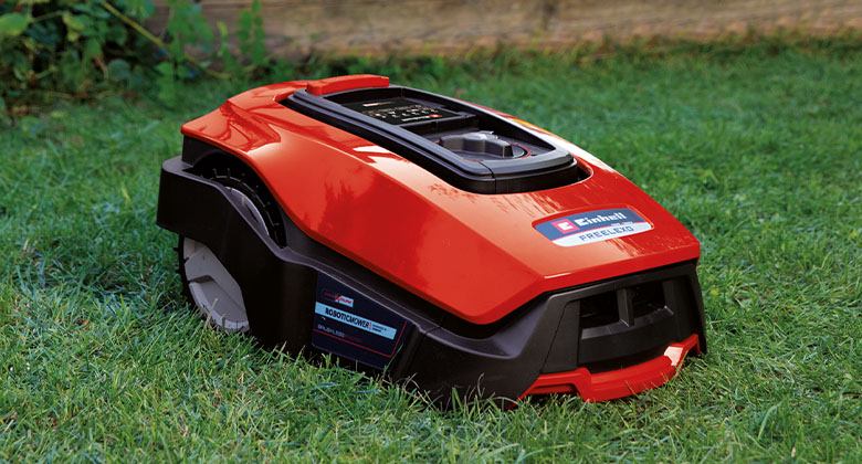 Close-Up image of the robot lawn mower 